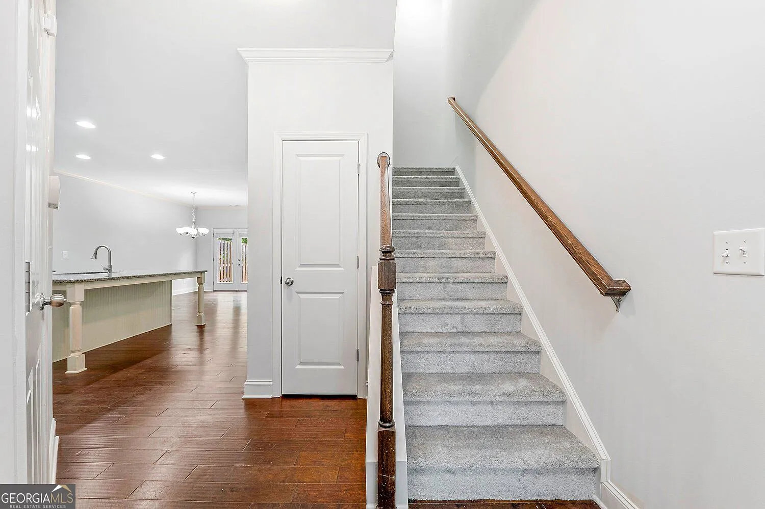 3 bed, 2.5 bath, 1825 sqft, $2,200 — Photo 3