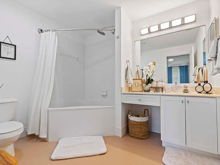 2060 Greenview Shores Blvd #318 — Photo 8