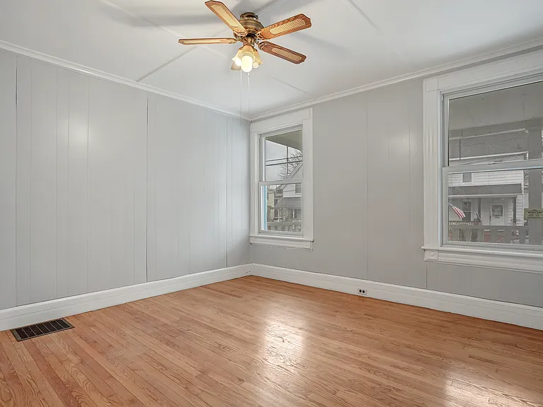 22 Grant St — Photo 12