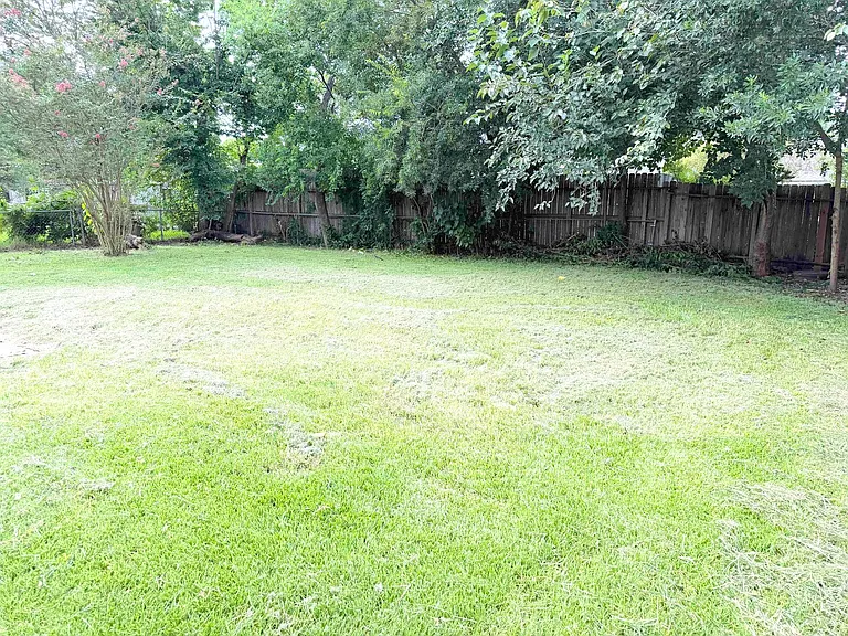 1822 Oaklawn St — Photo 11
