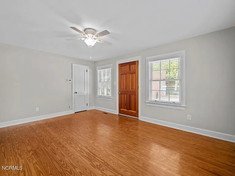 514 Broad St — Photo 16