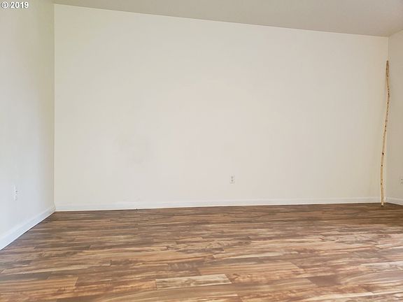 5th image of 6005 NE 33rd Cir