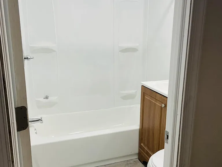 6533 Regent St — Photo 12