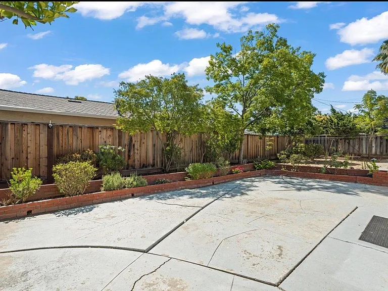 4878 Elester Dr — Photo 10