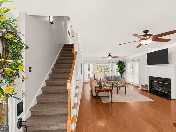 3rd image of 17 Pineforest Dr