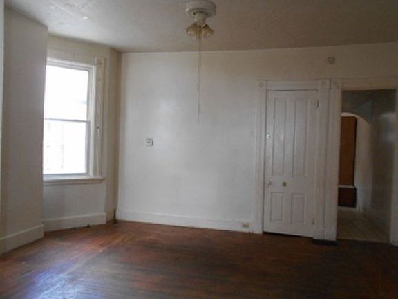 3rd image of 2910 Warsaw Ave
