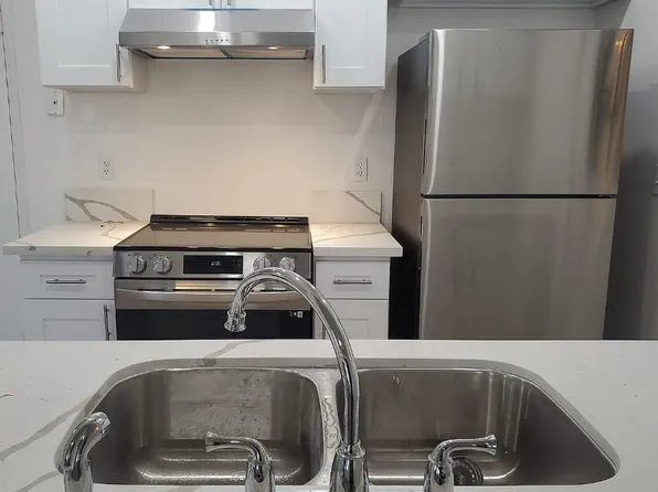 3223 W Clinton Ave, Fresno, CA