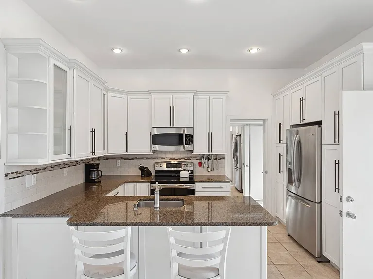 400 Noyack Rd #A3 — Photo 21