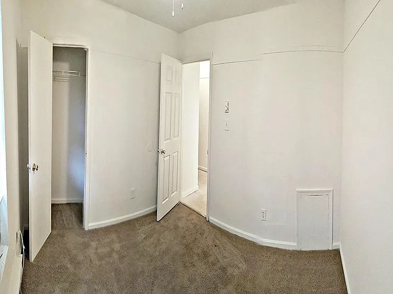 824 W 42nd St — Photo 6