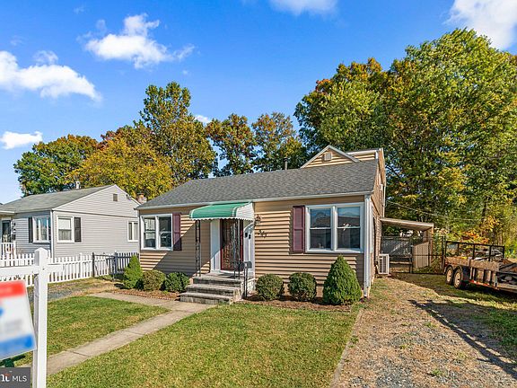 3rd image of 547 Munroe Cir