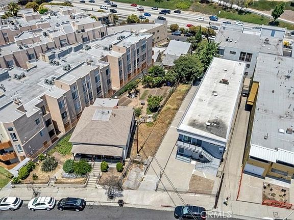 4th image of 811 N Bunker Hill Ave