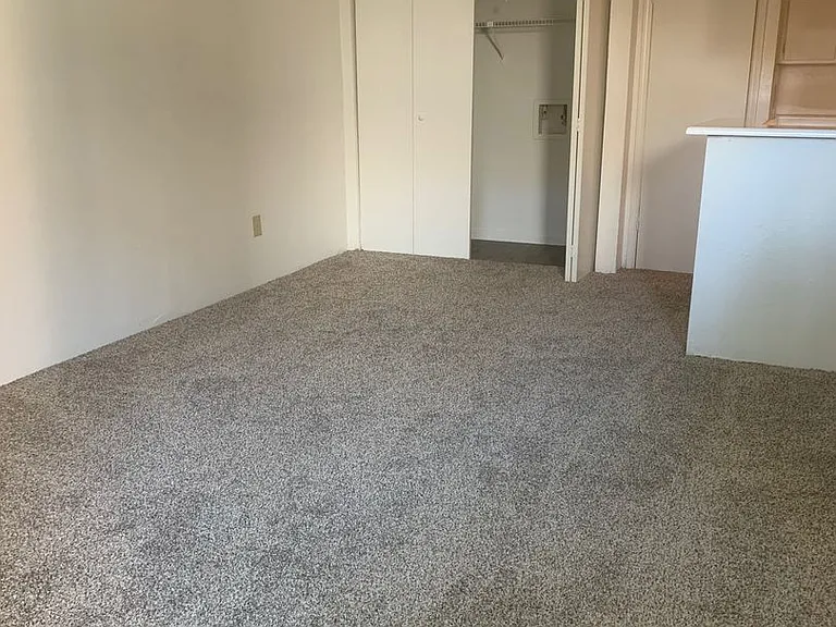 Emerald Cove Apartments — Photo 40