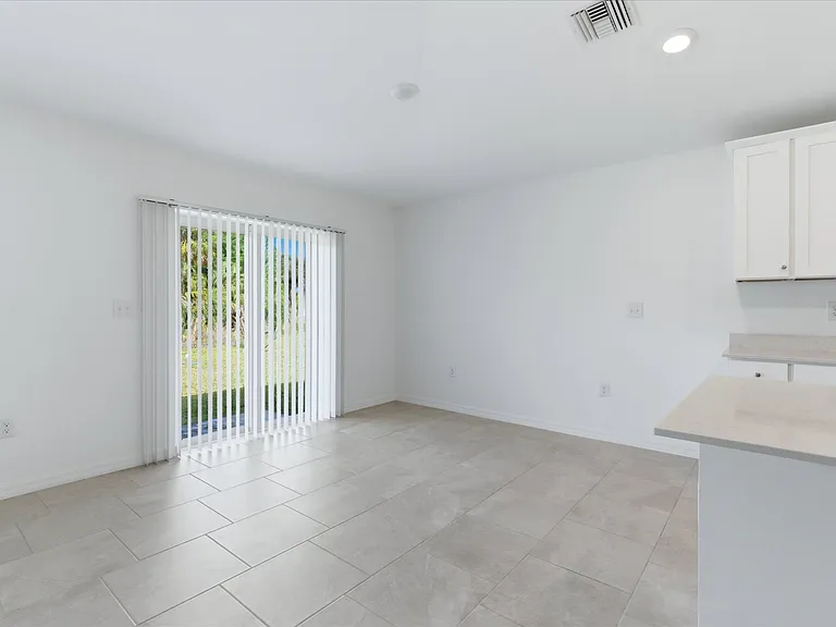 3911 Treasure Oak Way — Photo 5
