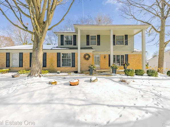 16548 Winchester Dr, Northville, MI 48168