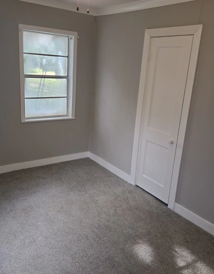 4 bed, 1220 sqft, $1,200 — Photo 2