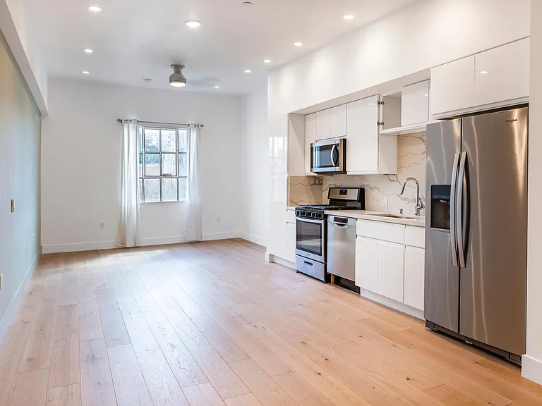 580 Grand Ave #401 — Photo 3