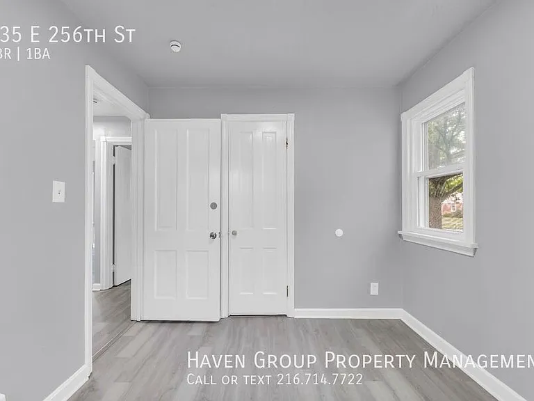 735 E 256th St — Photo 10