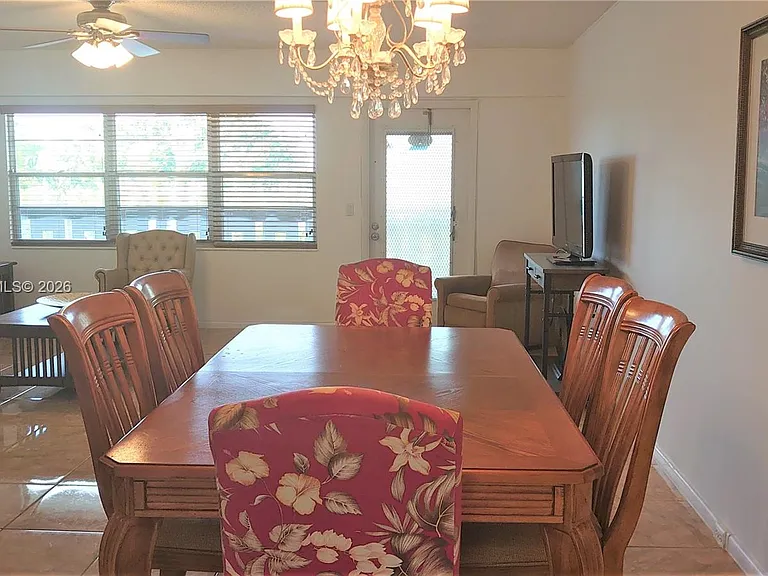 250 Suffolk Dr #250-F — Photo 5