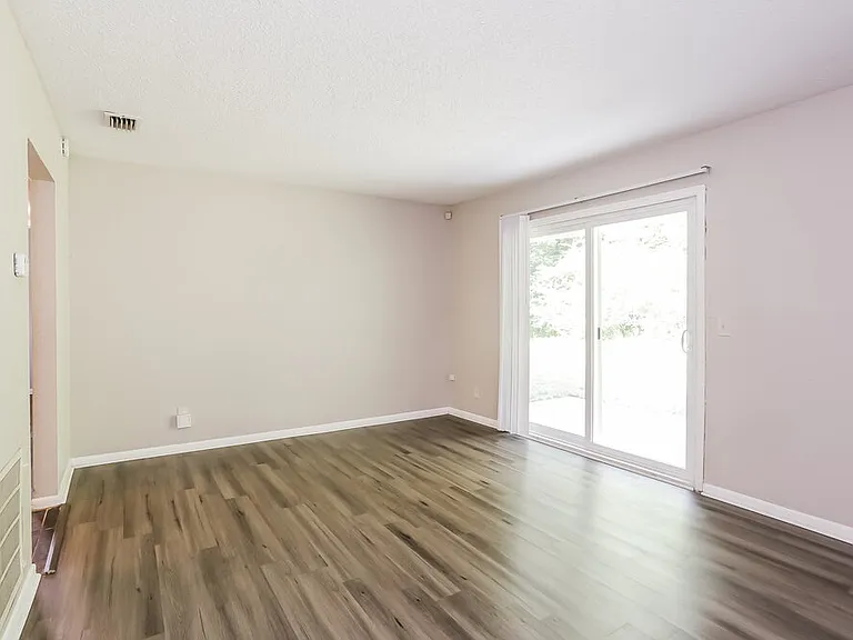 6812 Hawkins Ct — Photo 9
