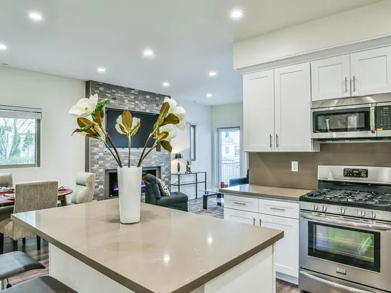 1424 S Bentley Ave #101 — Photo 23