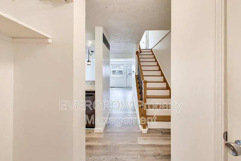 2 bed, 1.0 bath, 976 sqft, $1,295 — Photo 4