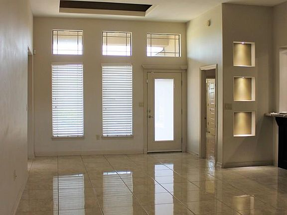 4th image of 7032 Post Oak Cir