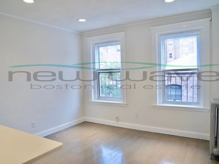102 Queensberry St #18 — Photo 4