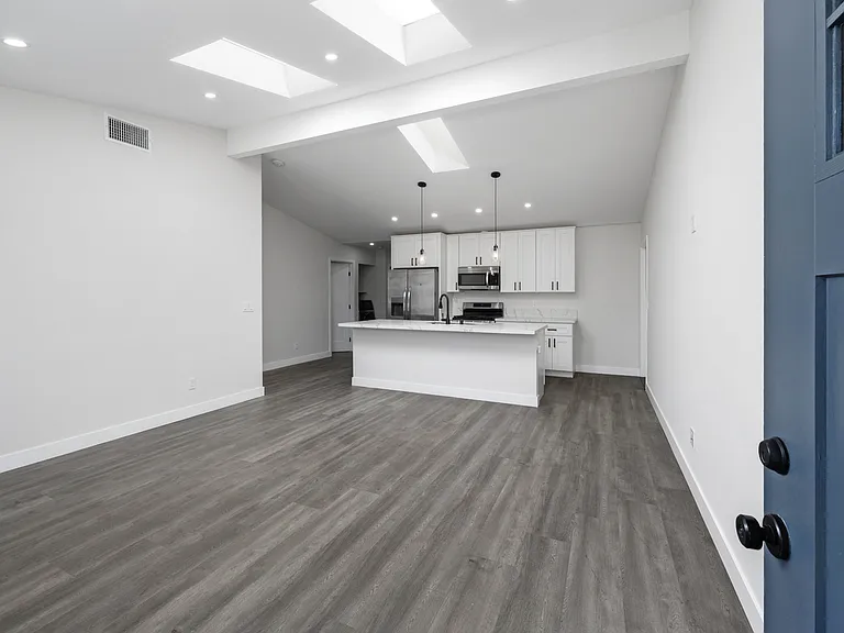 1062 11th St — Photo 6