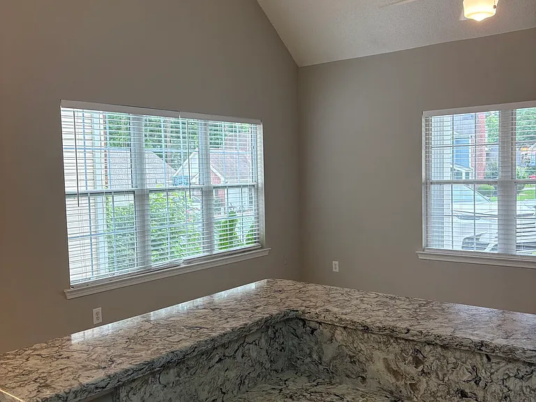 565 N Fairfield Dr — Photo 6