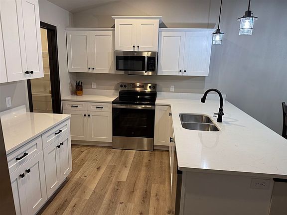 5th image of 817 Prairie View Dr