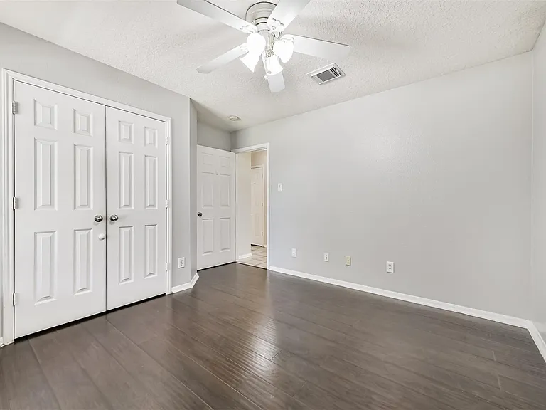 2401 Woody Rd — Photo 22