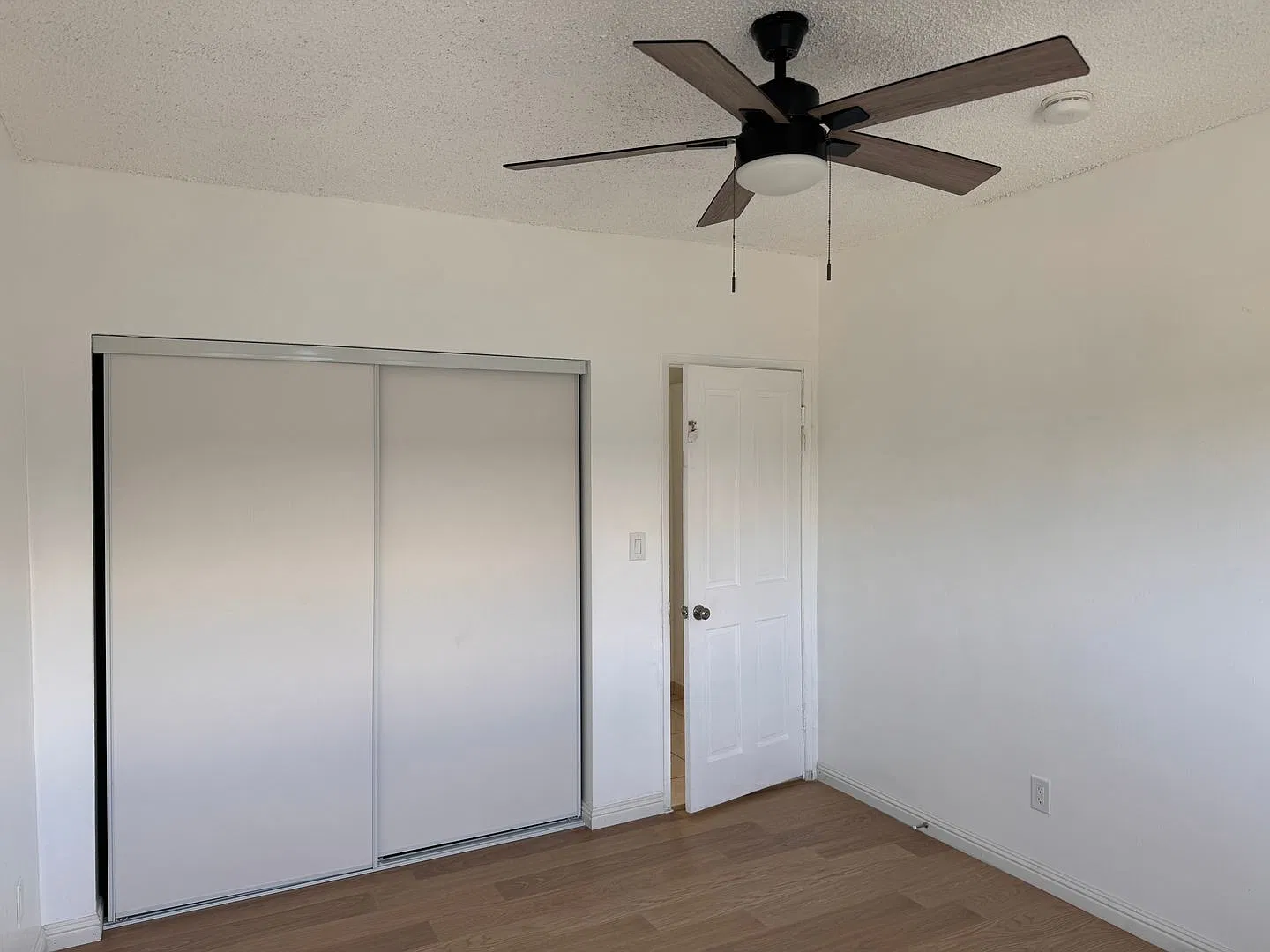 1573 Torrance Blvd — Photo 2