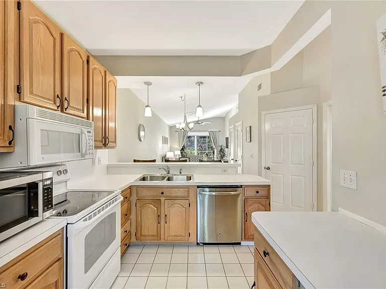 8228 Twelve Oaks Cir #323 — Photo 7