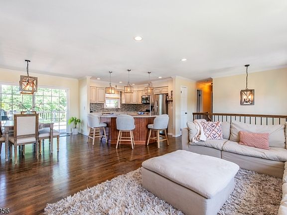 3rd image of 3 Knoll Rd