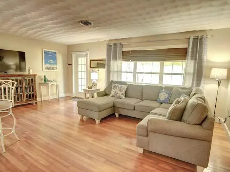 7609 Senrab Dr — Photo 5