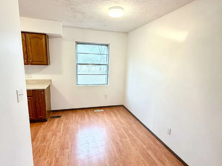 312 W Dewey St — Photo 6