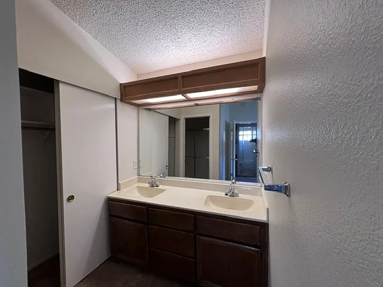7531 Deltawind Dr — Photo 11