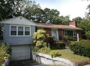 8 Keane Rd, West Roxbury, MA 02132