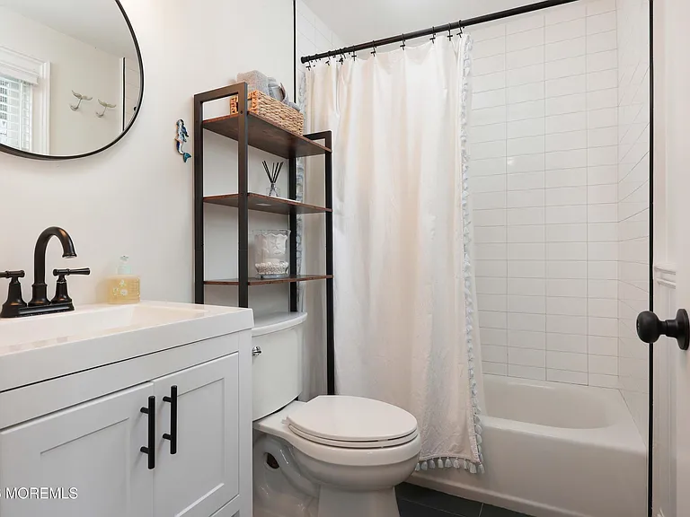 210 Linden Ave — Photo 17
