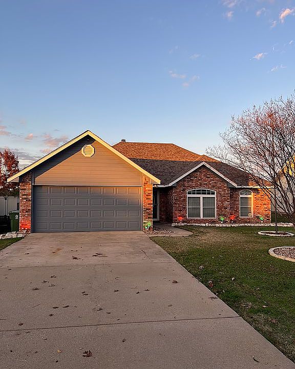 1st image of 628 Lakeshore Dr