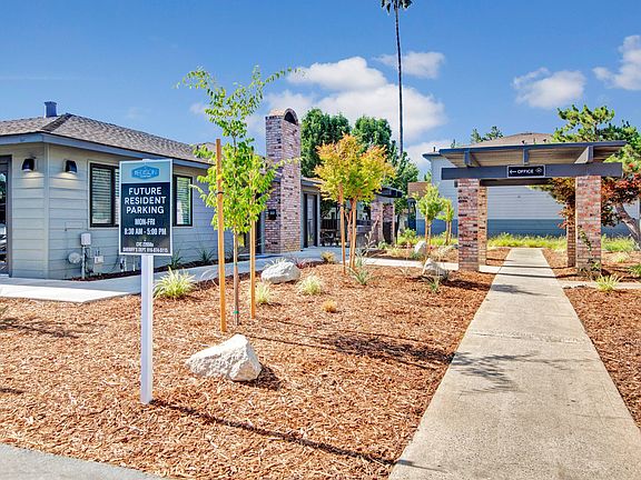 Leasing Office Exterior