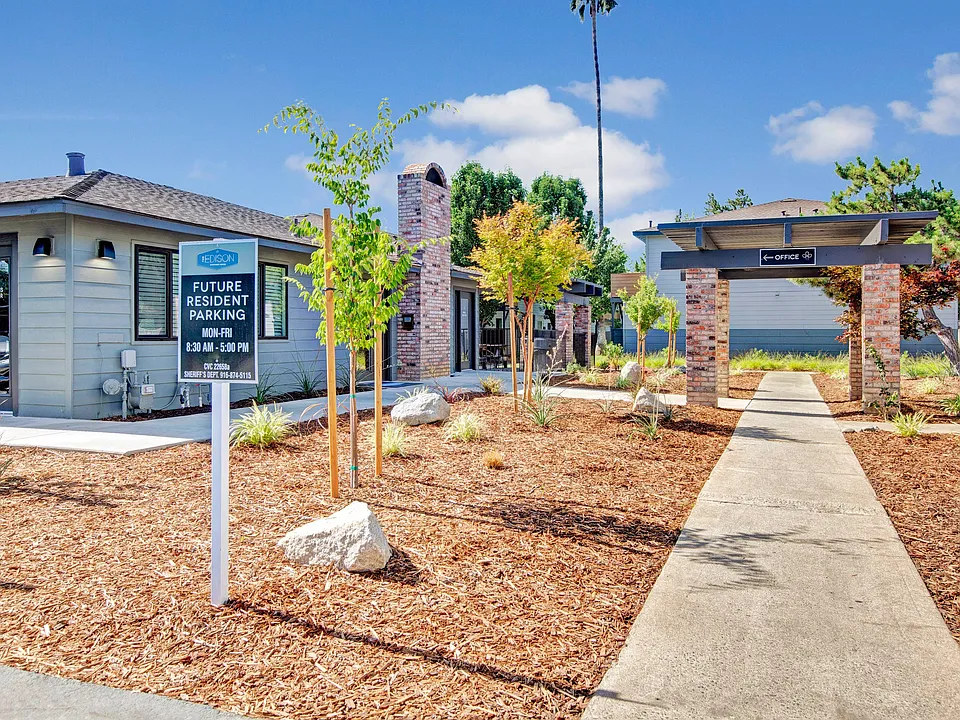 Leasing Office Exterior