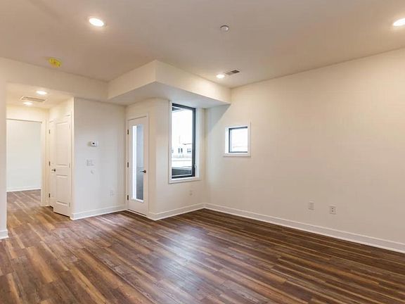 3rd image of 2411 Kensington Ave APT 205