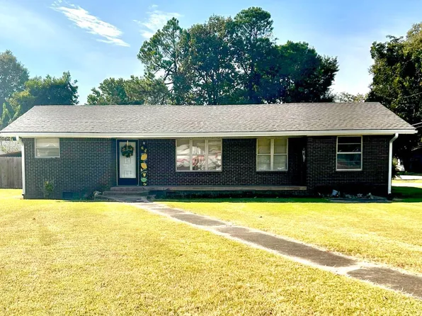 901 S Main St, Leachville, AR 72438