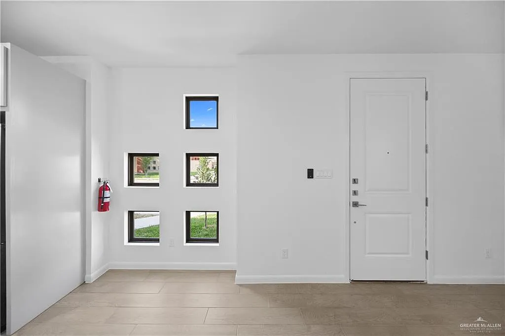 2 bed, 2.5 bath, 1135 sqft, $1,300 — Photo 4