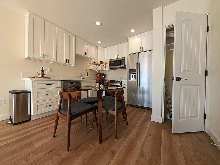 5692 Linfield Ave — Photo 5