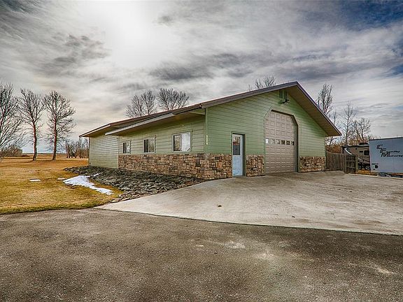 3rd image of 3 Overland Dr
