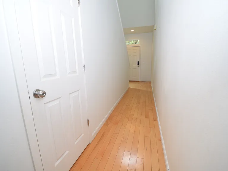 432 NE 57th Ave — Photo 11