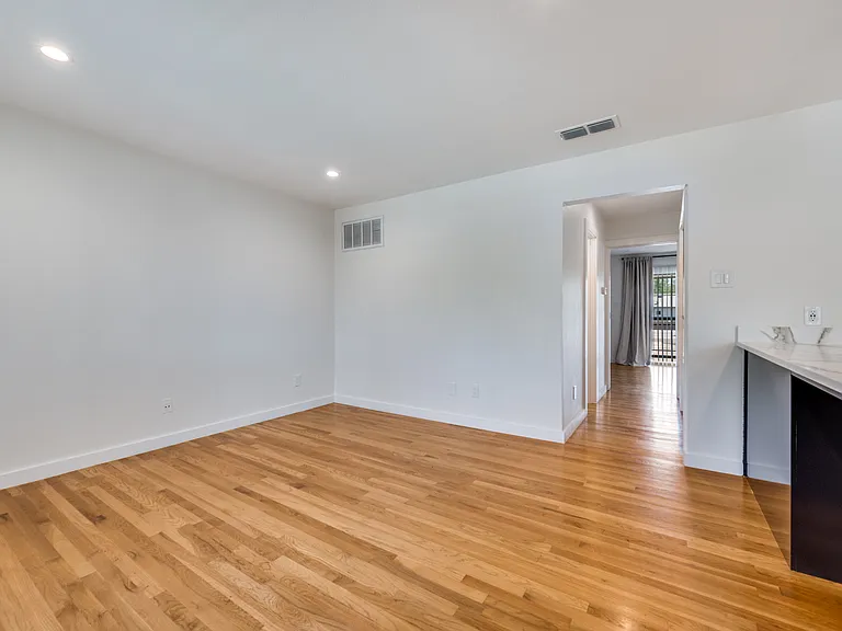 4616 W Lovers Ln #208 — Photo 6