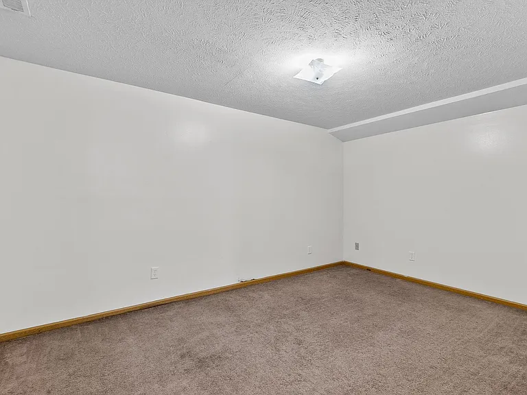 7223-7229 Silverthorn Dr — Photo 15